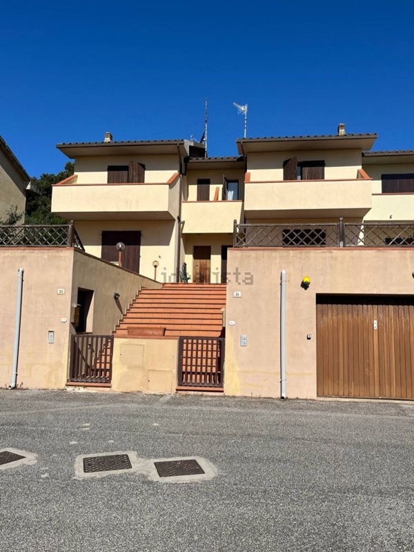 casa indipendente in vendita a Piombino