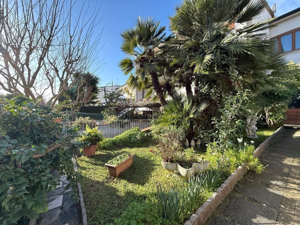 casa indipendente in vendita a Piombino