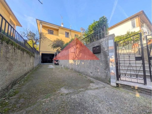 casa indipendente in vendita a Piombino