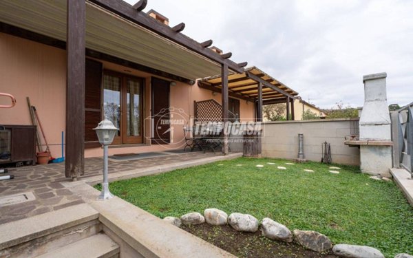 casa indipendente in vendita a Piombino