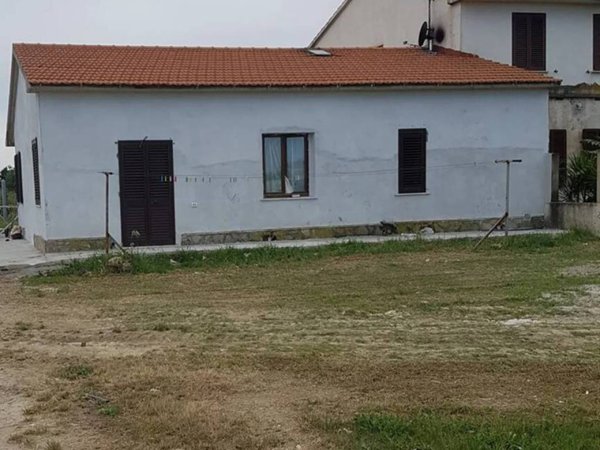 casa indipendente in vendita a Piombino