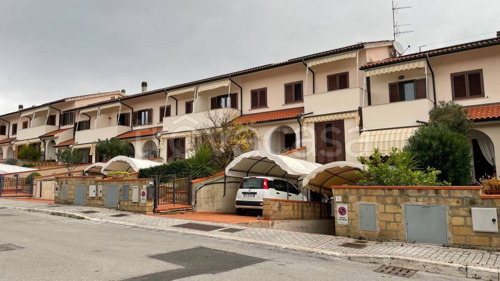 casa indipendente in vendita a Piombino