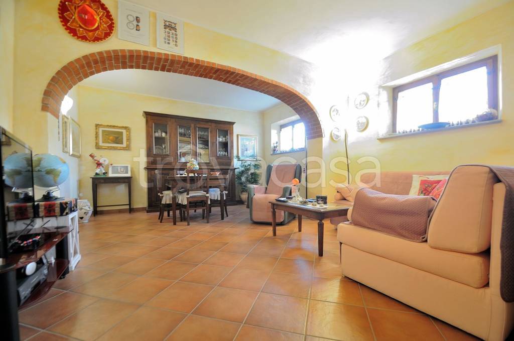 casa indipendente in vendita a Piombino