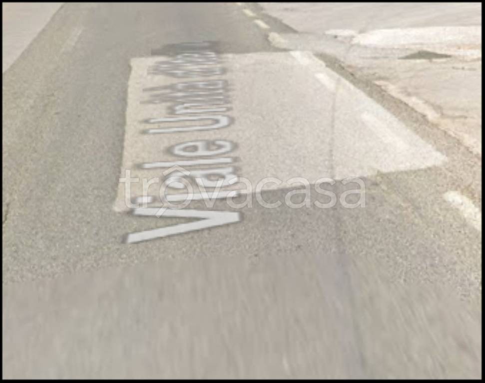 locale commerciale in vendita a Piombino