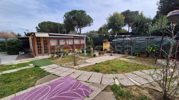 locale di sgombero in vendita a Piombino in zona Baratti