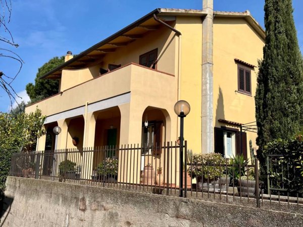 casa indipendente in vendita a Piombino