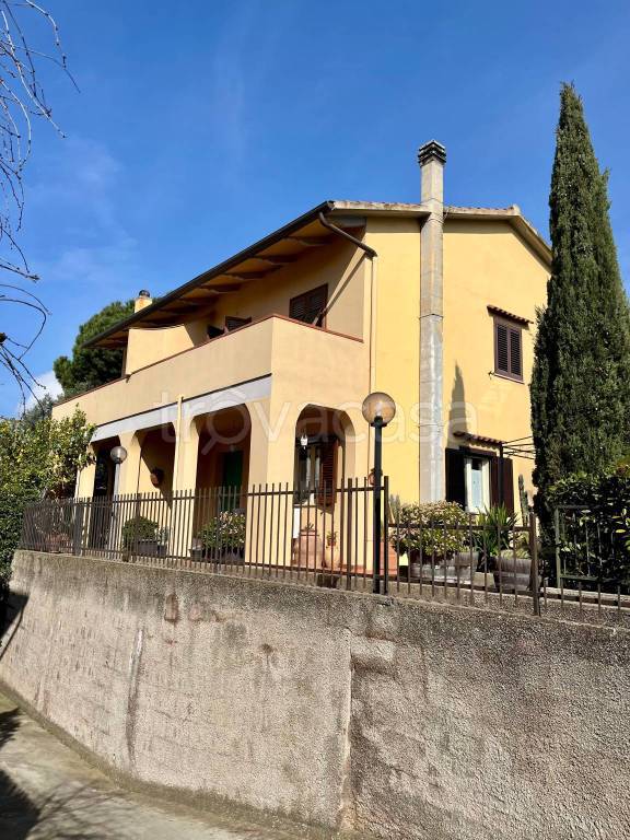 casa indipendente in vendita a Piombino