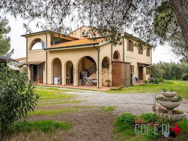 casa indipendente in vendita a Piombino