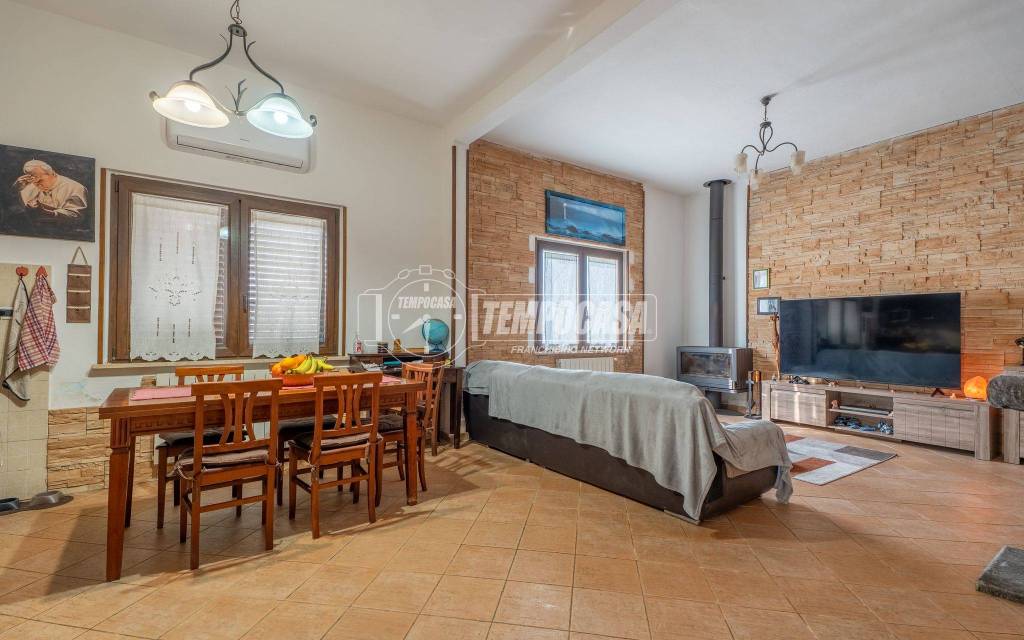 casa indipendente in vendita a Piombino