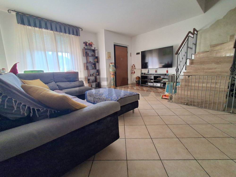casa indipendente in vendita a Piombino