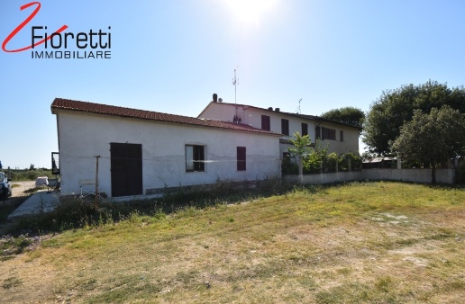 casa indipendente in vendita a Piombino