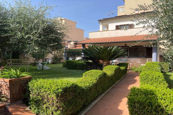 casa indipendente in vendita a Piombino