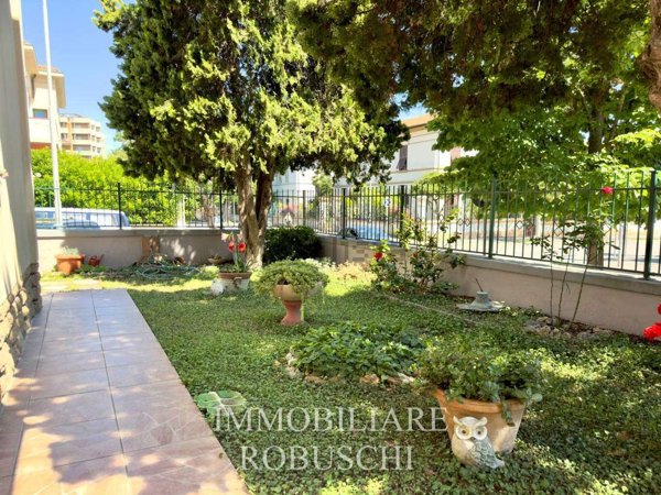 casa indipendente in vendita a Piombino
