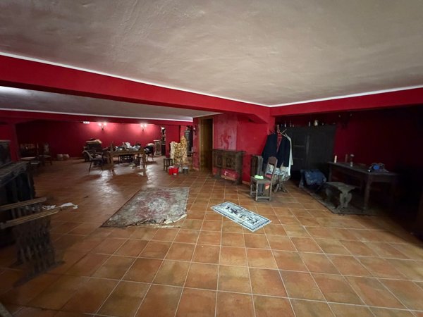 locale di sgombero in vendita a Piombino
