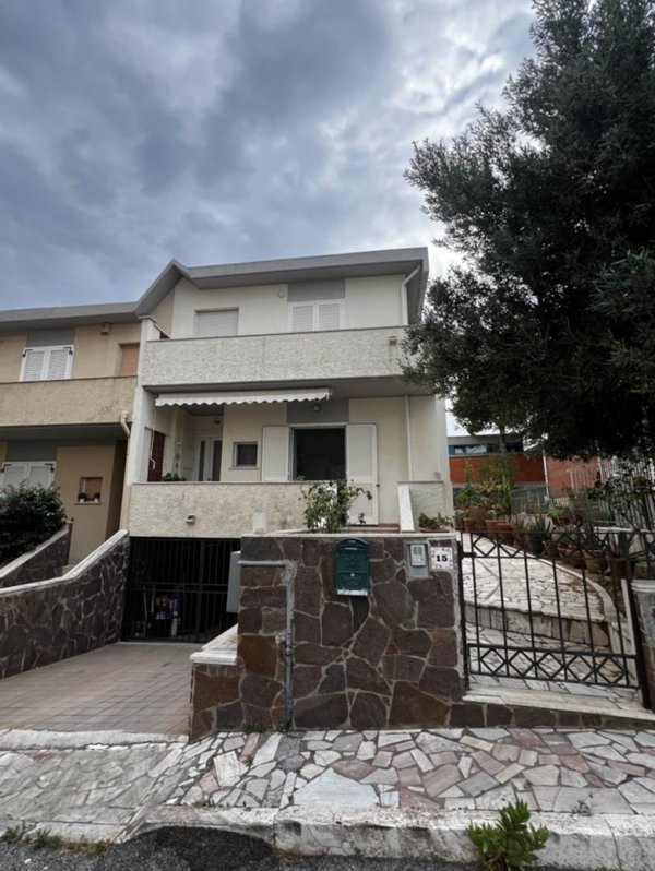 casa indipendente in vendita a Piombino