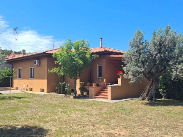 casa indipendente in vendita a Piombino