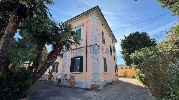 casa indipendente in vendita a Piombino