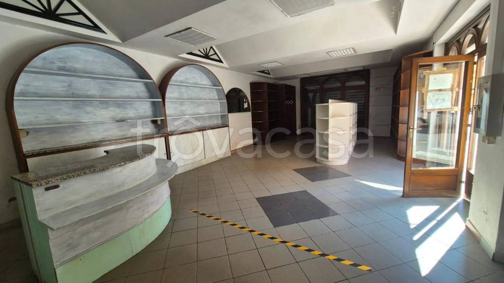 negozio in vendita a Piombino