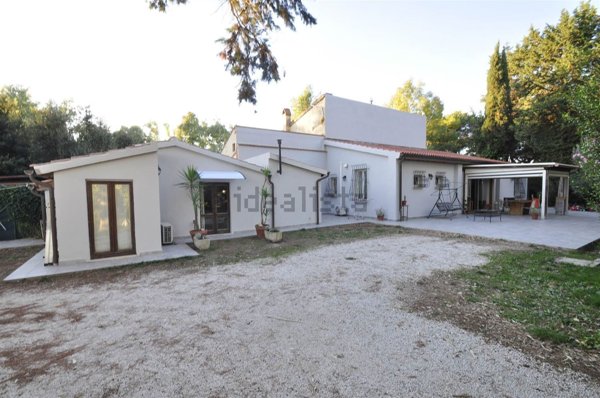 casa indipendente in vendita a Piombino