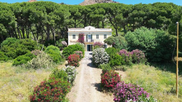 casa indipendente in vendita a Porto Azzurro in zona Monte