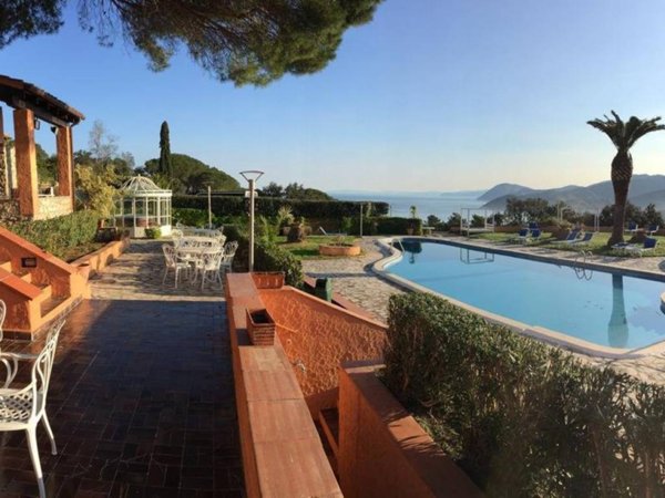 intera palazzina in vendita a Portoferraio