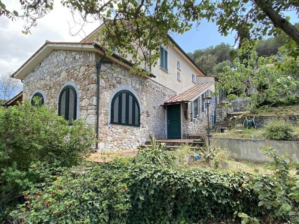 casa indipendente in vendita a Portoferraio