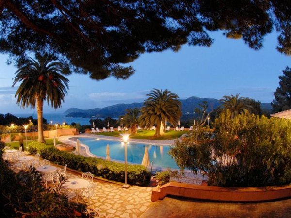 intera palazzina in vendita a Portoferraio