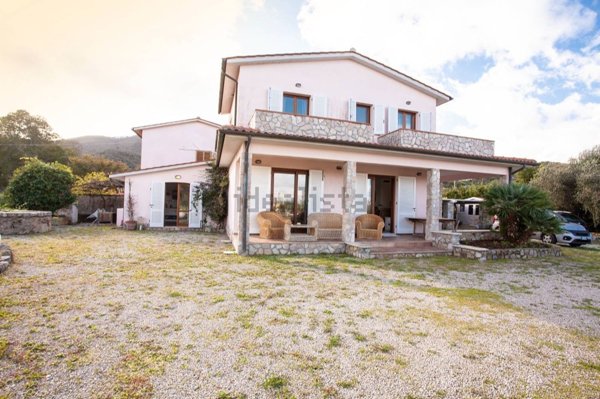 casa indipendente in vendita a Portoferraio