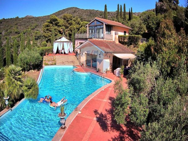 casa indipendente in vendita a Portoferraio