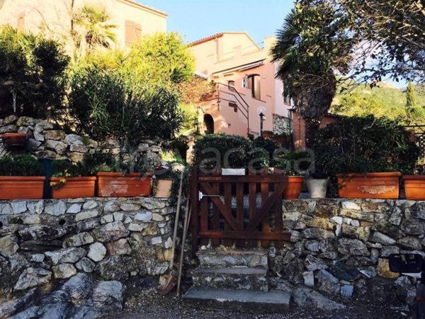 casa indipendente in vendita a Portoferraio in zona Magazzini