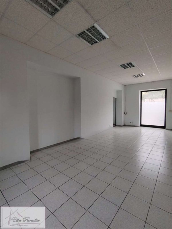 negozio in vendita a Portoferraio in zona Viticcio