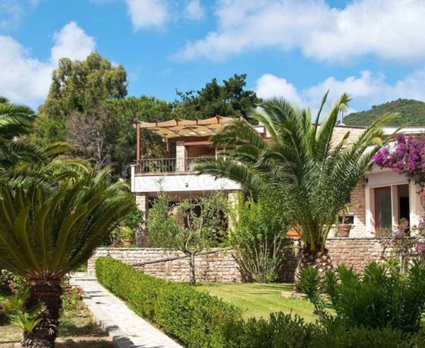 casa indipendente in vendita a Portoferraio