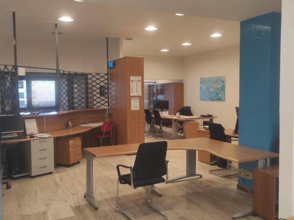 negozio in vendita a Portoferraio in zona Magazzini