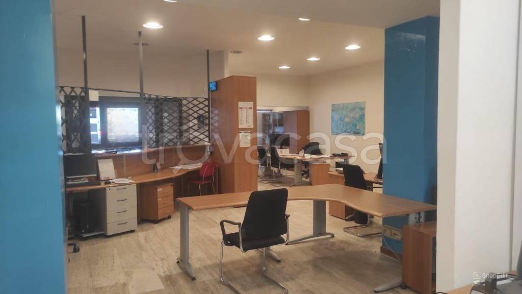 negozio in vendita a Portoferraio in zona Magazzini