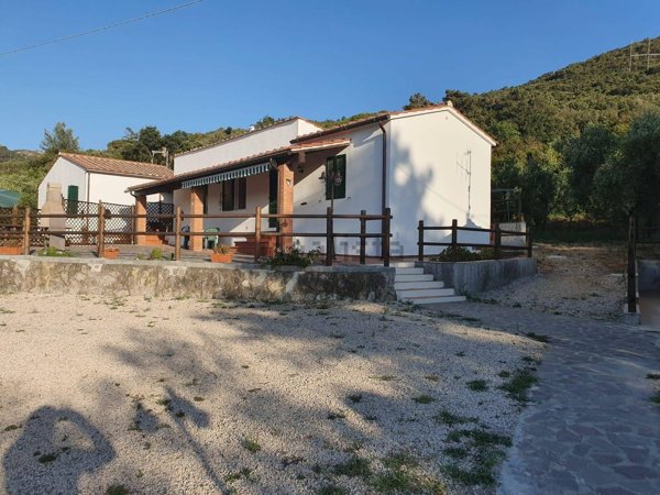 casa indipendente in vendita a Portoferraio