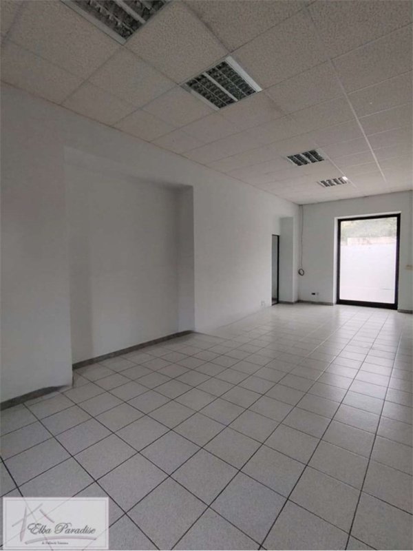 negozio in vendita a Portoferraio in zona Magazzini