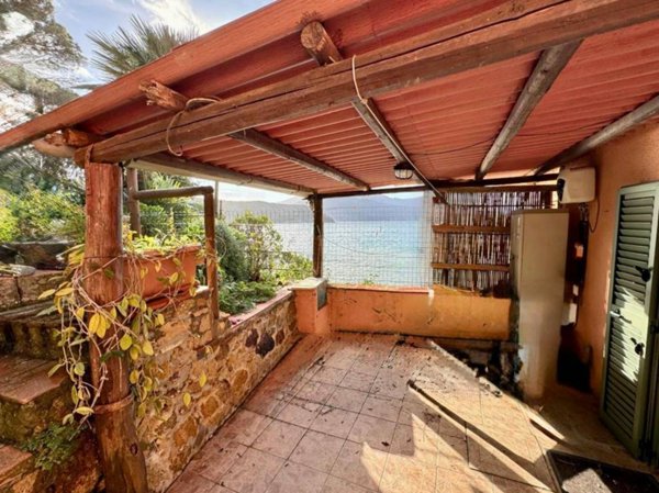 casa indipendente in vendita a Portoferraio in zona Biodola