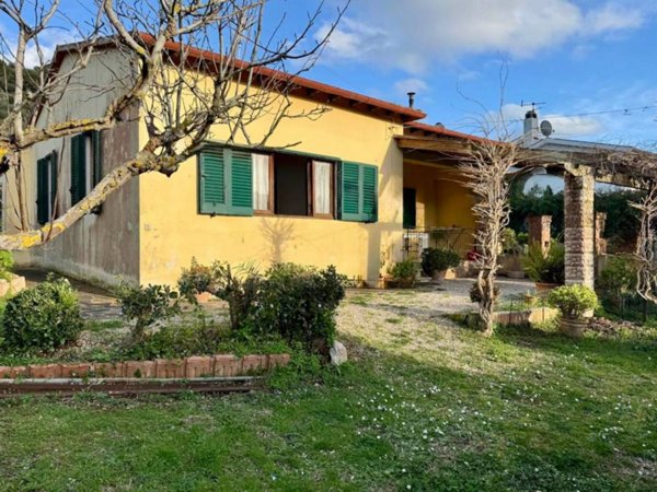 casa indipendente in vendita a Portoferraio in zona Magazzini