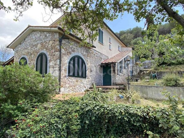 casa indipendente in vendita a Portoferraio