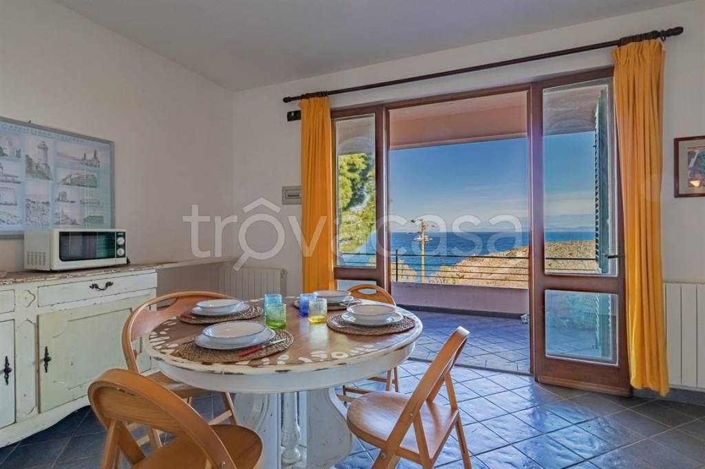 casa indipendente in vendita a Portoferraio in zona Acquaviva