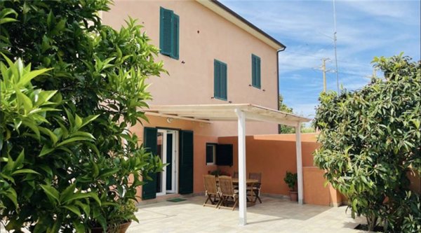 casa indipendente in vendita a Portoferraio in zona Montecristo