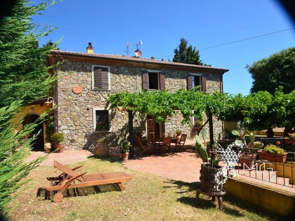 casa indipendente in vendita a Rosignano Marittimo in zona Castiglioncello