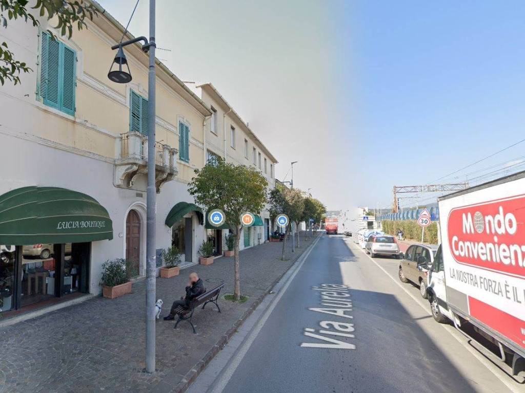 locale commerciale in vendita a Rosignano Marittimo in zona Rosignano Solvay