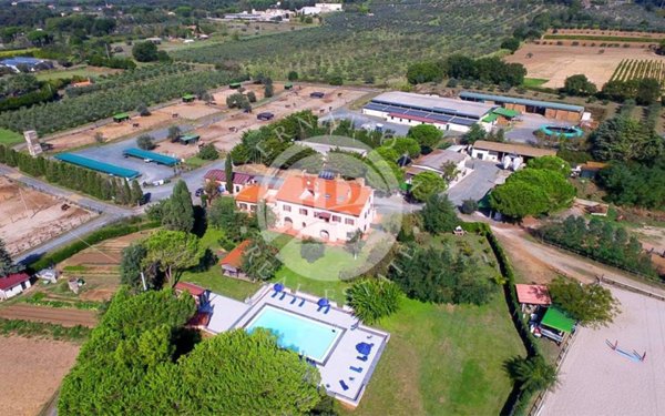 villa in vendita a Rosignano Marittimo in zona Vada