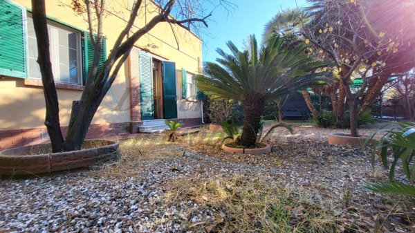 casa indipendente in vendita a Rosignano Marittimo in zona Rosignano Solvay