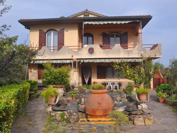 casa indipendente in vendita a Rosignano Marittimo in zona Vada