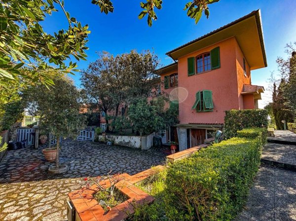 casa indipendente in vendita a Rosignano Marittimo in zona Castiglioncello