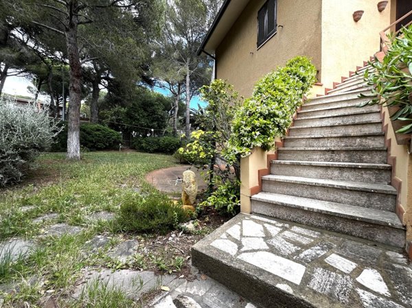appartamento in vendita a Rosignano Marittimo in zona Castiglioncello