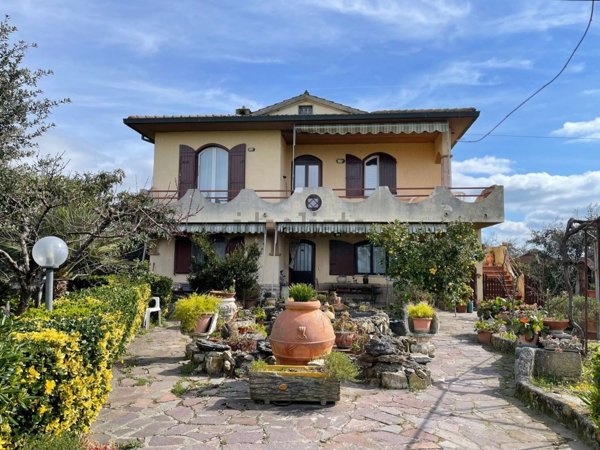 casa indipendente in vendita a Rosignano Marittimo in zona Vada