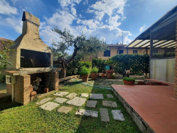 casa indipendente in vendita a Rosignano Marittimo